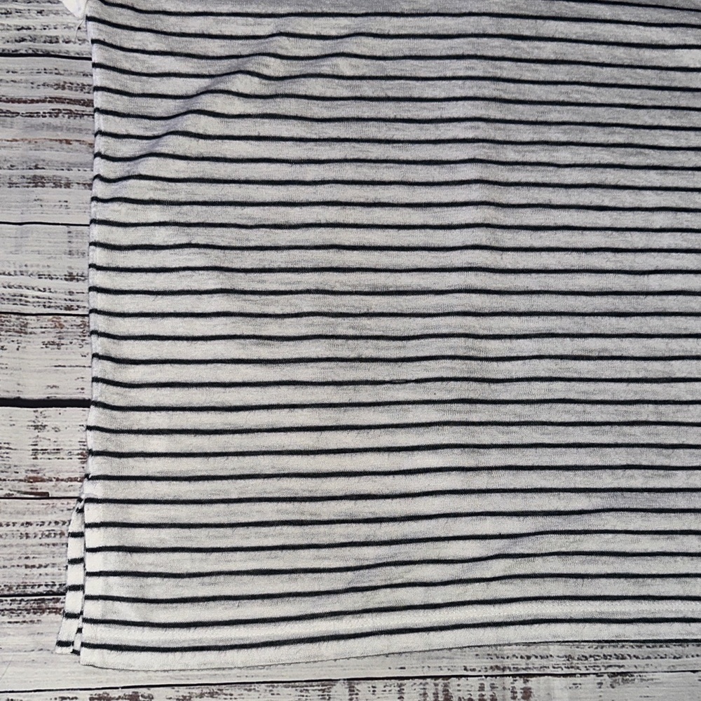 LOFT Black and White Striped V-Neck Top Sz. M - Picture 6 of 7